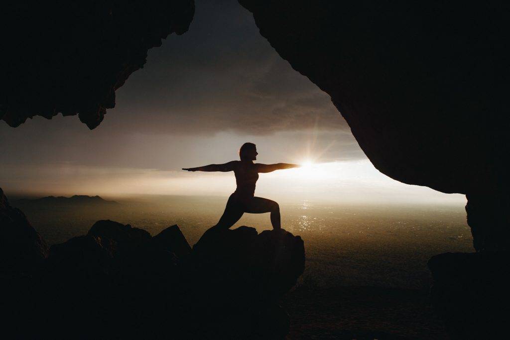 Yoga im Sonnenaufgang