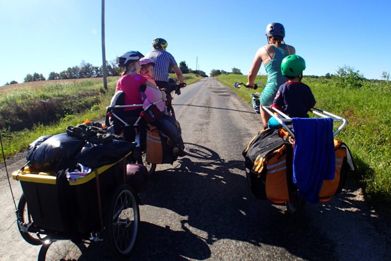 Fahrrad fahren mit Kindern: Sitz oder Anhänger? Sport