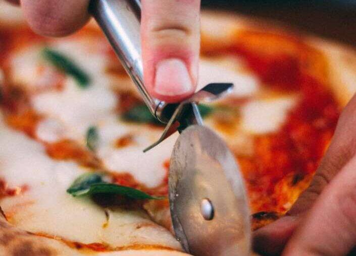 Rezept: Sauerteig Pizza - Einfach knusprig und bester Geschmack pizza, pizzateig, Rezept, sauerteig, sourdough