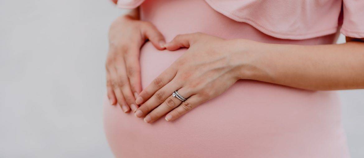 Symphysenlockerung in der Schwangerschaft: Sag dem Schmerz den Kampf an! (Update 2023) physio, psd, schmerzen, schwangerschaft, sport, symphyse, symphysenlockerung, symphysenschmerz