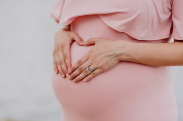 Symphysenlockerung in der Schwangerschaft: Sag dem Schmerz den Kampf an! (Update 2023) physio, psd, schmerzen, schwangerschaft, sport, symphyse, symphysenlockerung, symphysenschmerz