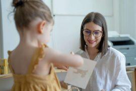 Die Schuluntersuchung findet im Gesundheitsamt statt.