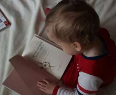 Vorlesen steigert das Interesse an Büchern.