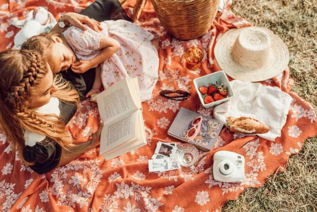 Die Welt der Bücher – Wie Vorlesen die Intelligenz und emotionale Reife von Kindern fördert 3 Vorlesen geht überall. Draußen, Drinnen, Unterwegs und auch zu Hause.