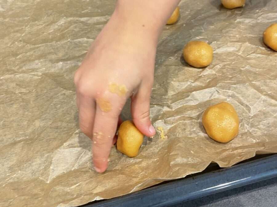 Kochen für die Familie - Tolle Rezept mit wenig Aufwand 4 Mausebär rollt Erdnussbuttercookies