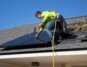 Installation von Solarpaneelen für ein Balkonkkraftwerk